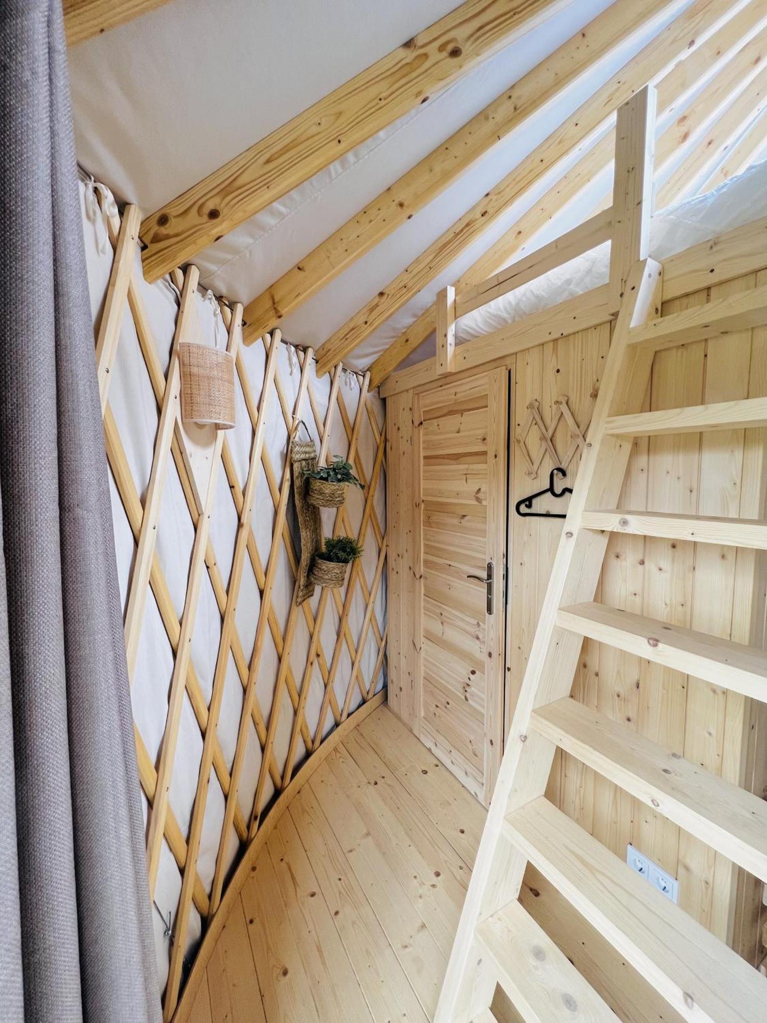 Magnolia Hoeve - Unieke Bestemming Voor Paardenliefhebbers En Bijzondere Overnachtingen In De Natuur Ledeacker ภายนอก รูปภาพ